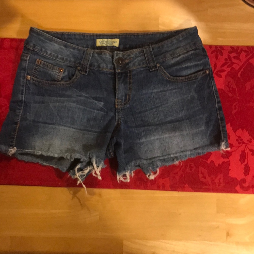 Frawed jean shorts
